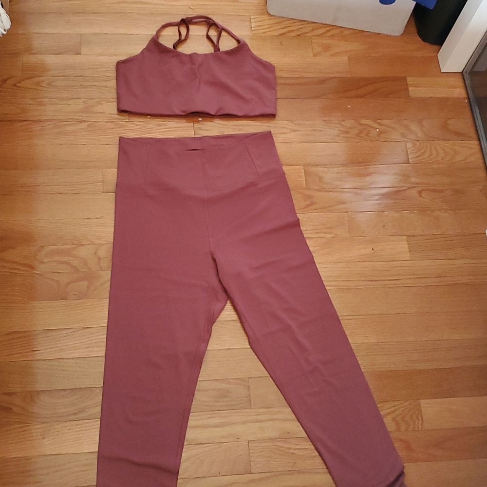 GIRLFRIEND COLLECTIVE SET
